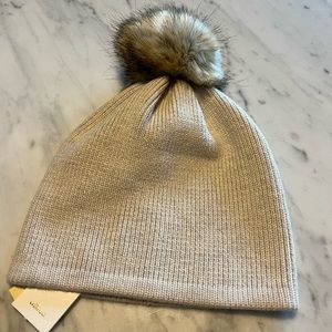 Wilfred toque/beanie. Merino wool. Beige.